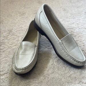 Women's Cream Loafers